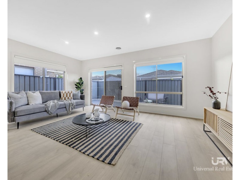 9 Brickwood Cct, Craigieburn VIC 3064