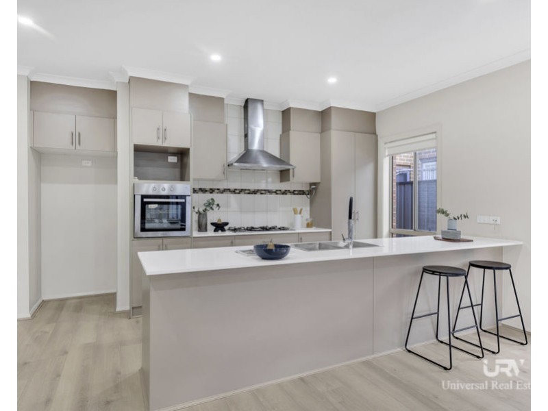 9 Brickwood Cct, Craigieburn VIC 3064