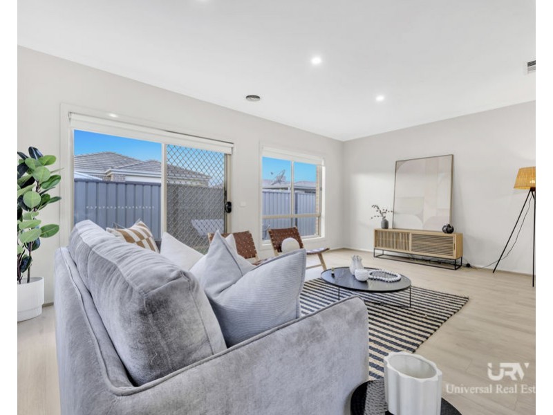 9 Brickwood Cct, Craigieburn VIC 3064