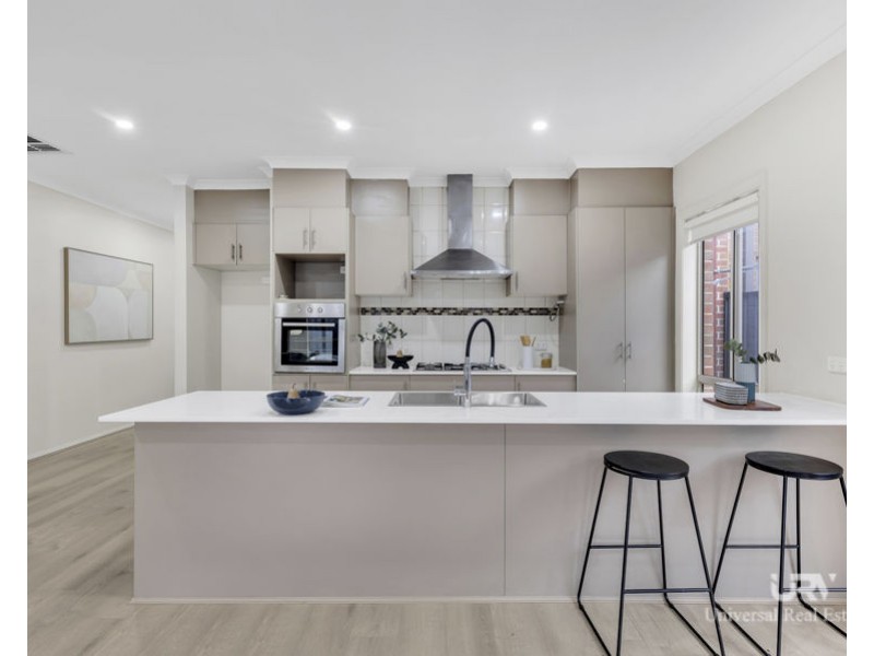 9 Brickwood Cct, Craigieburn VIC 3064