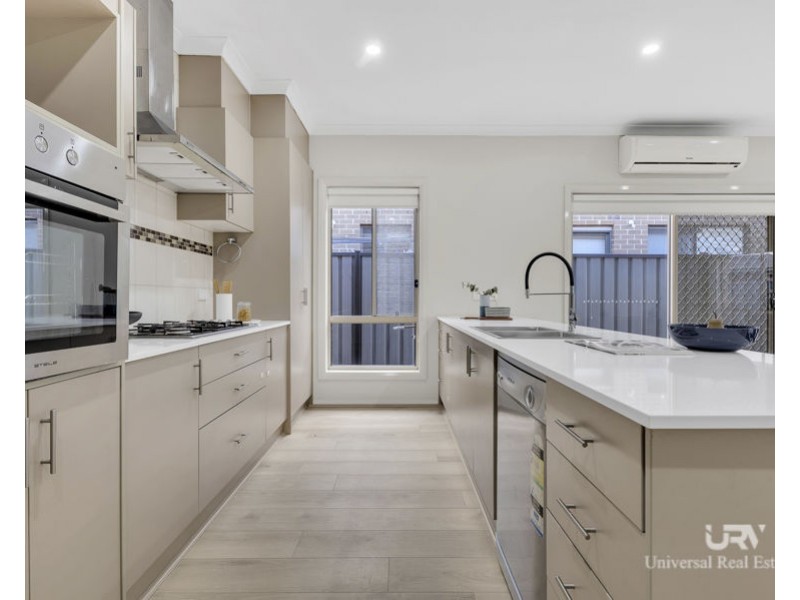9 Brickwood Cct, Craigieburn VIC 3064