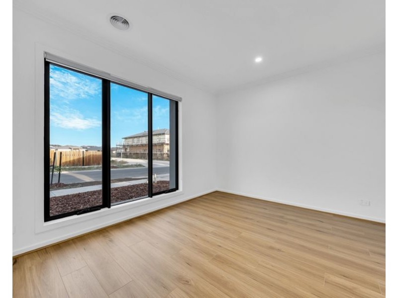 67 Kurnbrook Loop, Wollert VIC 3750