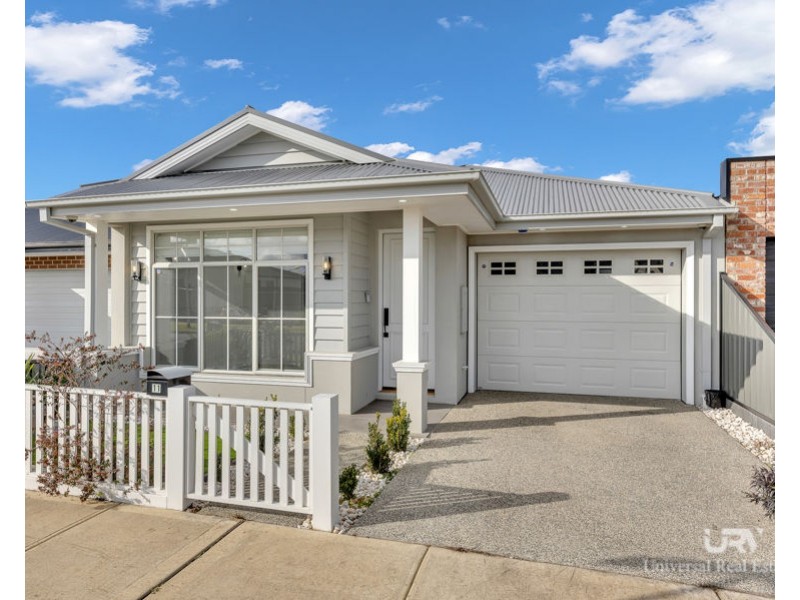 11 Wallowa Street, Mickleham VIC 3064