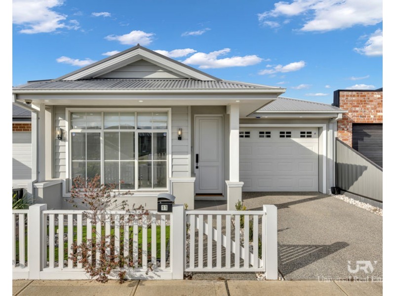 11 Wallowa Street, Mickleham VIC 3064