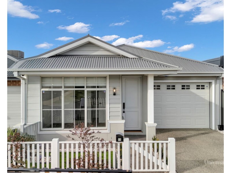 11 Wallowa Street, Mickleham VIC 3064