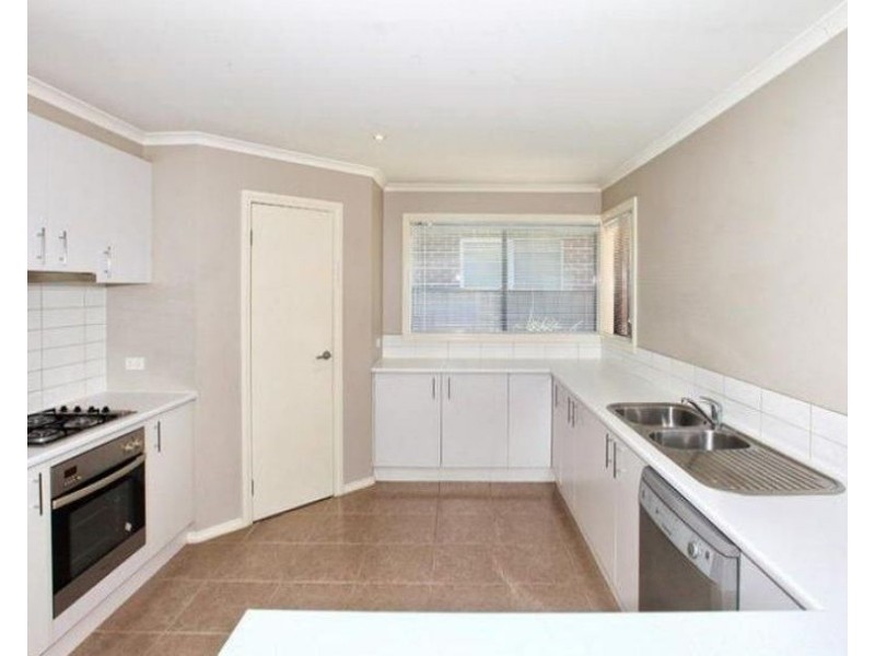 39 Coronet Avenue, Roxburgh Park VIC 3064