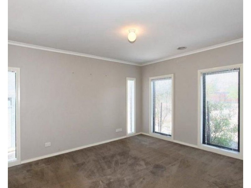 39 Coronet Avenue, Roxburgh Park VIC 3064