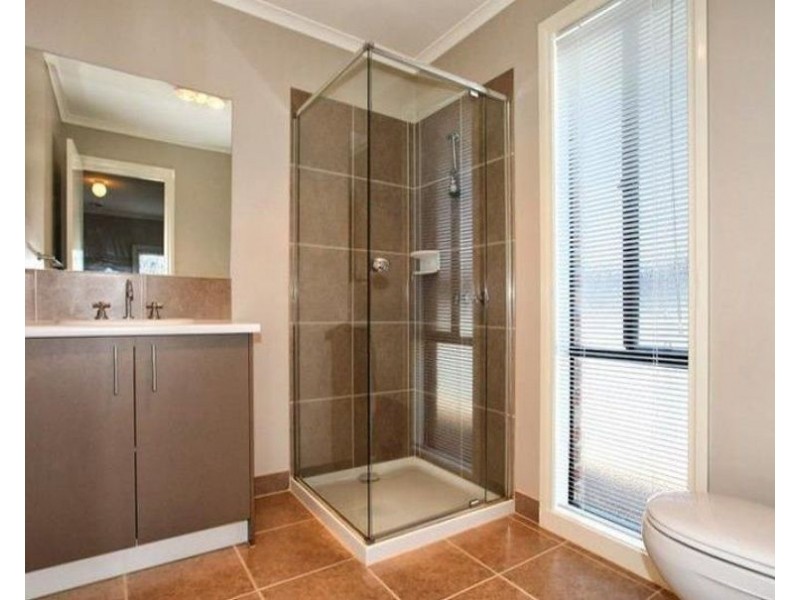 39 Coronet Avenue, Roxburgh Park VIC 3064