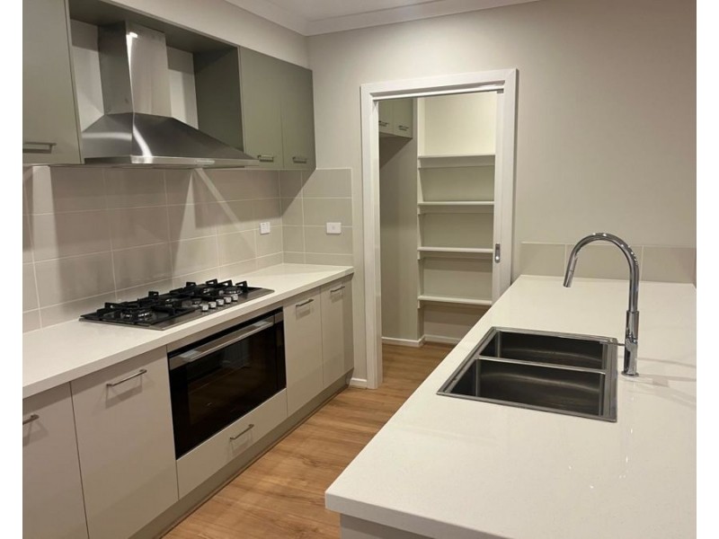 4 Shelly st, Donnybrook VIC 3064