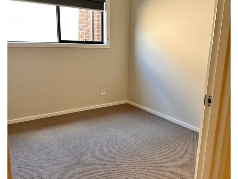 4 Shelly st, Donnybrook VIC 3064