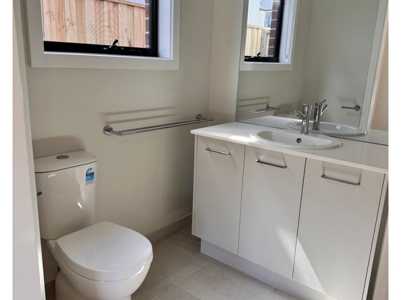 4 Shelly st, Donnybrook VIC 3064