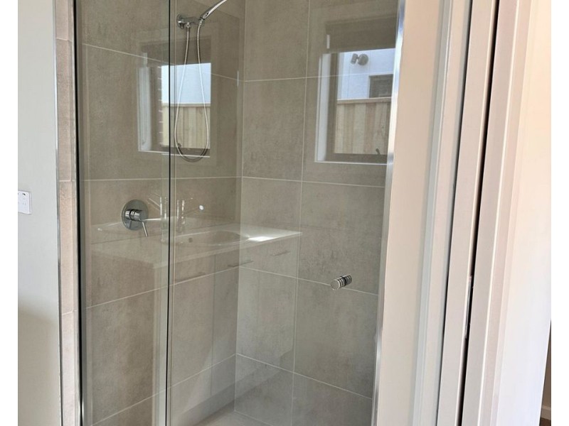 4 Shelly st, Donnybrook VIC 3064