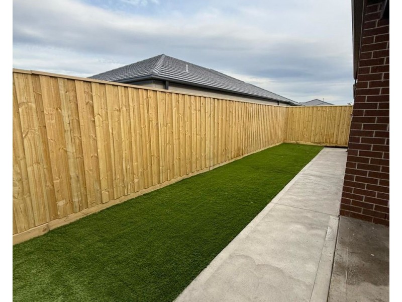 4 Shelly st, Donnybrook VIC 3064