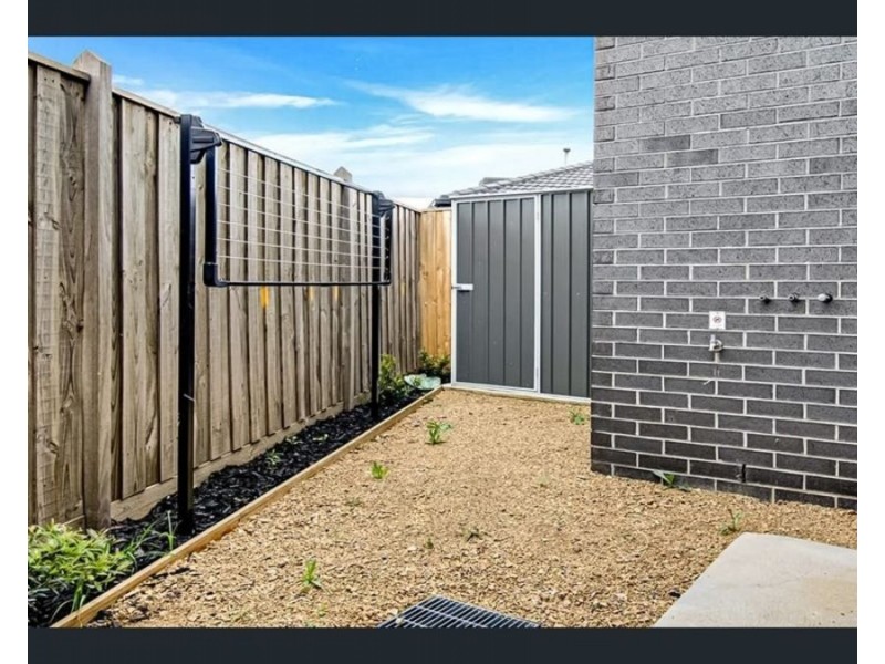 4/14 Settlement Rd, Tarneit VIC 3029