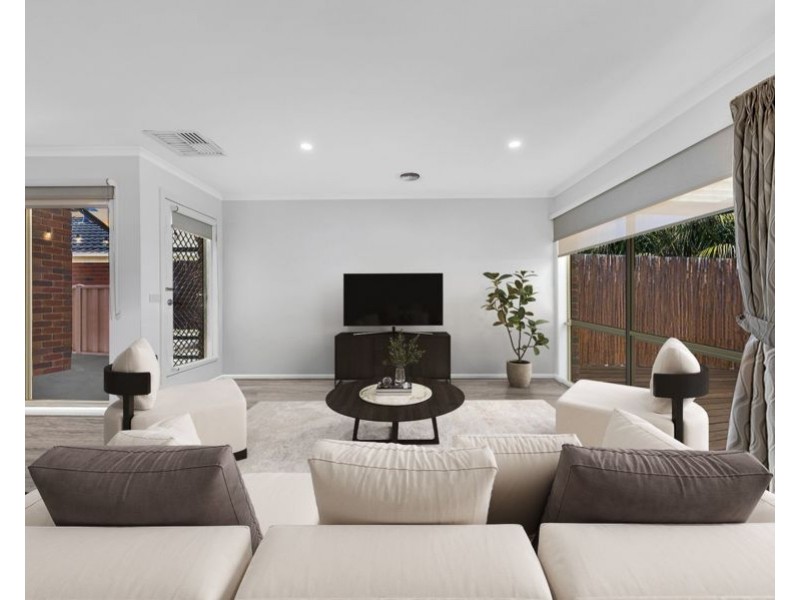 2 Crestwood Lane, Craigieburn VIC 3064
