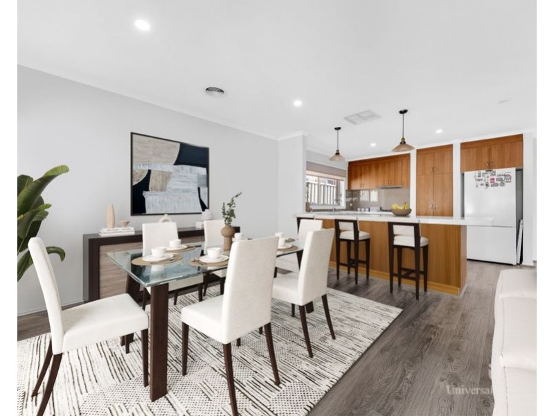 2 Crestwood Lane, Craigieburn VIC 3064