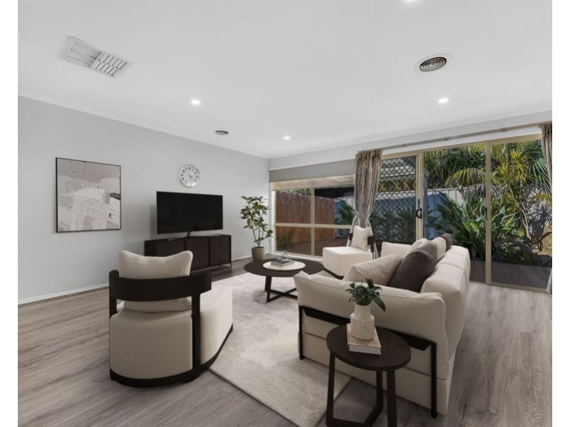 2 Crestwood Lane, Craigieburn VIC 3064