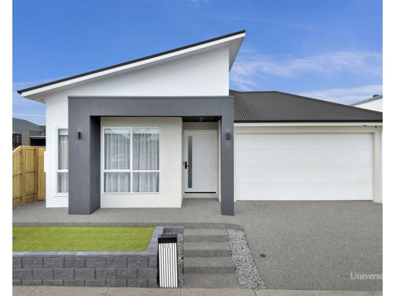 11 Kurrajong Rd, Mickleham VIC 3064