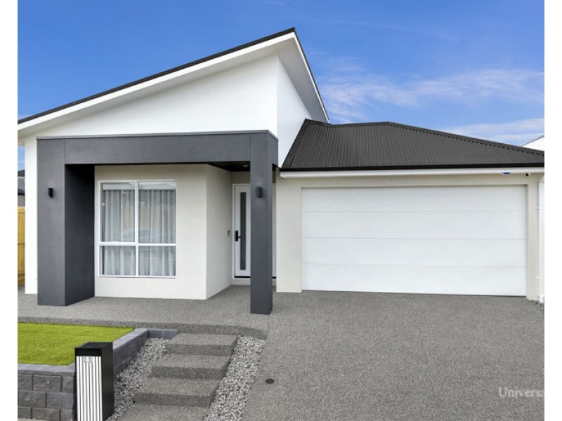 11 Kurrajong Rd, Mickleham VIC 3064