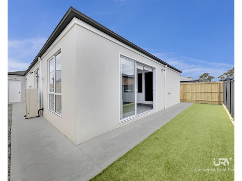 11 Kurrajong Rd, Mickleham VIC 3064