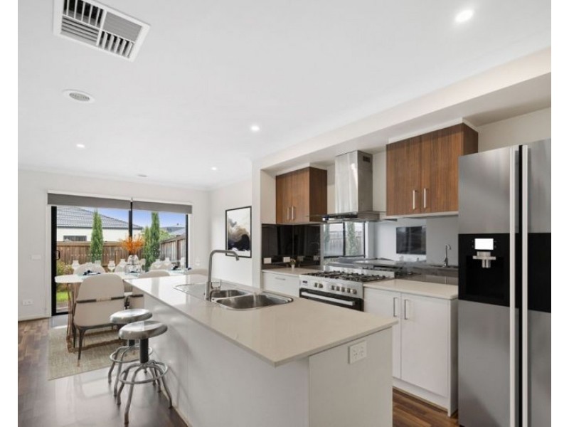 53 Docker Cct, Mickleham VIC 3064