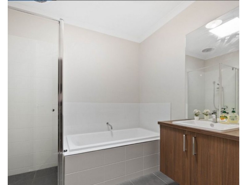 53 Docker Cct, Mickleham VIC 3064
