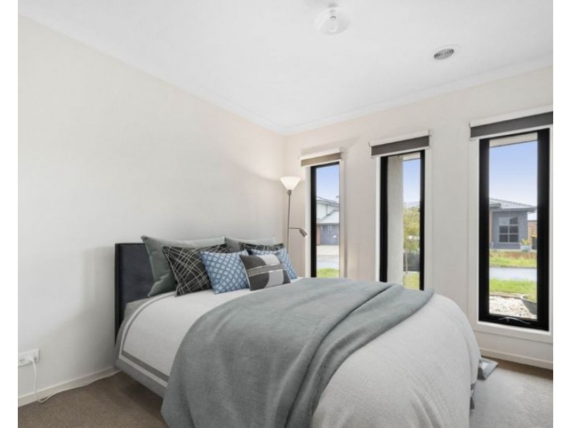 53 Docker Cct, Mickleham VIC 3064
