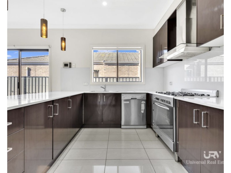 5 Dempster Drive, Craigieburn VIC 3064