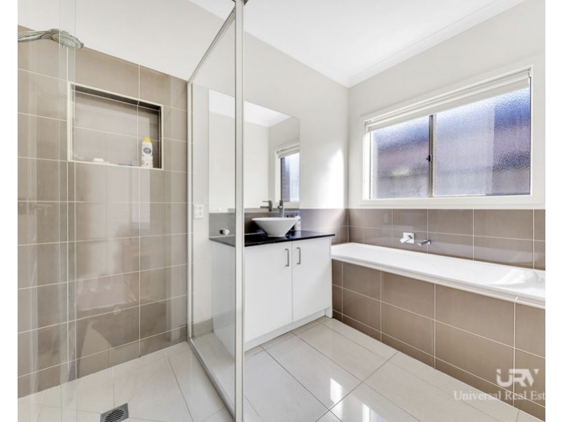 5 Dempster Drive, Craigieburn VIC 3064