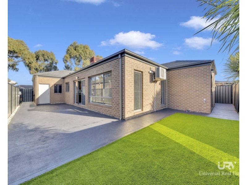 5 Dempster Drive, Craigieburn VIC 3064