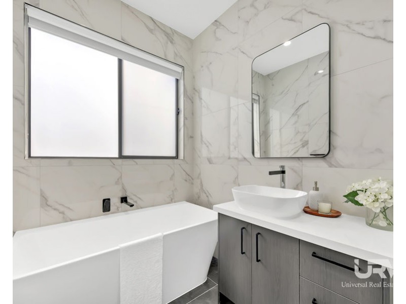 25 Basalt St, Donnybrook VIC 3064
