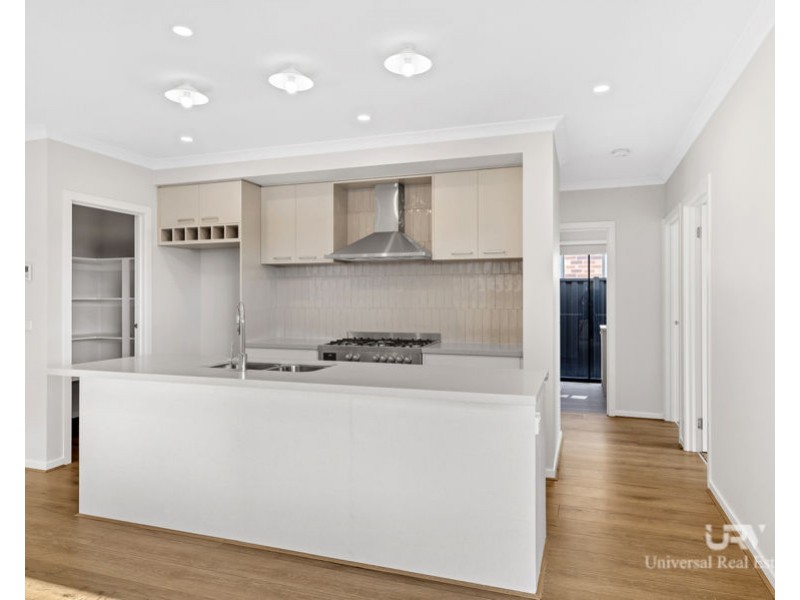 25 Basalt St, Donnybrook VIC 3064