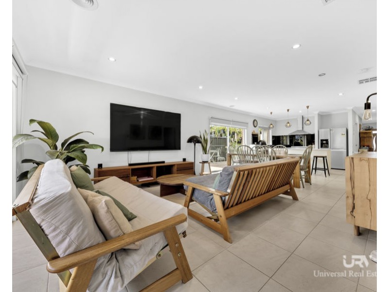 19 Loudon Circuit, Craigieburn VIC 3064