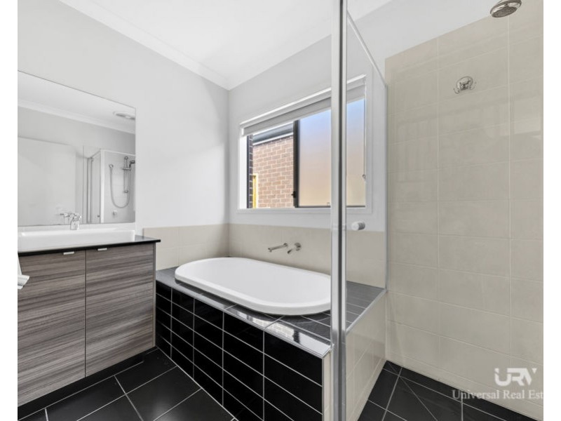 19 Loudon Circuit, Craigieburn VIC 3064