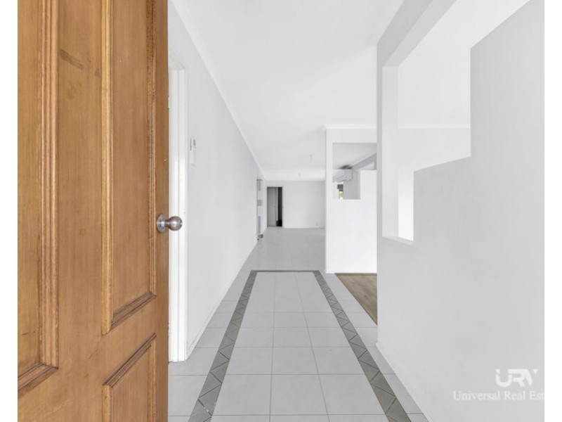 8 Manningtree Parade, Craigieburn VIC 3064