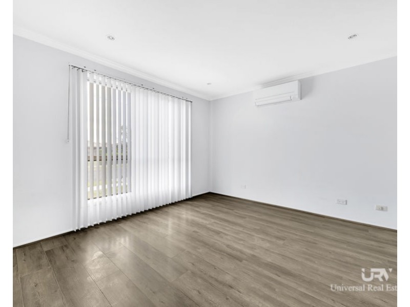 8 Manningtree Parade, Craigieburn VIC 3064