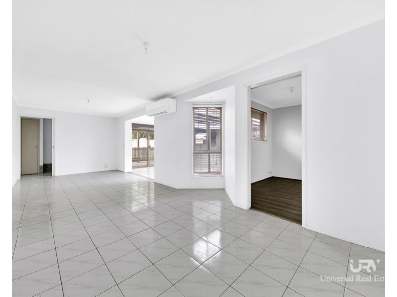 8 Manningtree Parade, Craigieburn VIC 3064