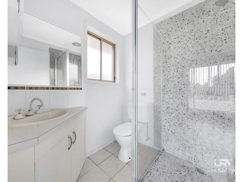 8 Manningtree Parade, Craigieburn VIC 3064