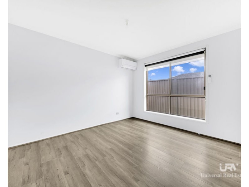 8 Manningtree Parade, Craigieburn VIC 3064