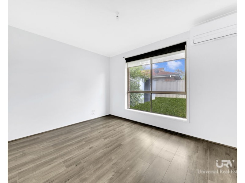 8 Manningtree Parade, Craigieburn VIC 3064