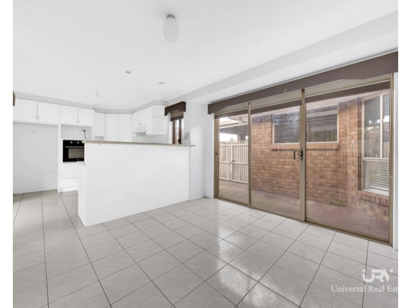 8 Manningtree Parade, Craigieburn VIC 3064