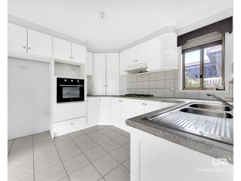 8 Manningtree Parade, Craigieburn VIC 3064