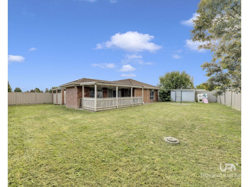 8 Manningtree Parade, Craigieburn VIC 3064