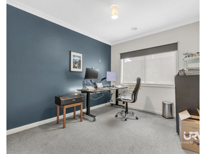 10 Spirited Cct, Craigieburn VIC 3064