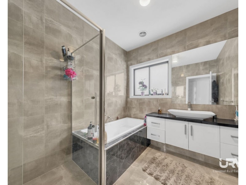 10 Spirited Cct, Craigieburn VIC 3064