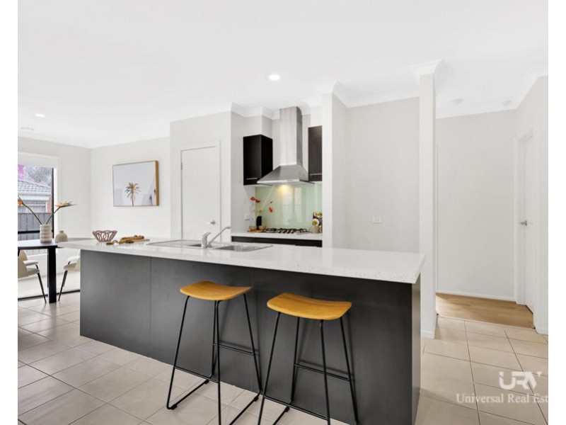 6 Pearce Way, Craigieburn VIC 3064