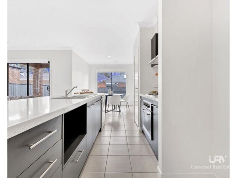 6 Pearce Way, Craigieburn VIC 3064