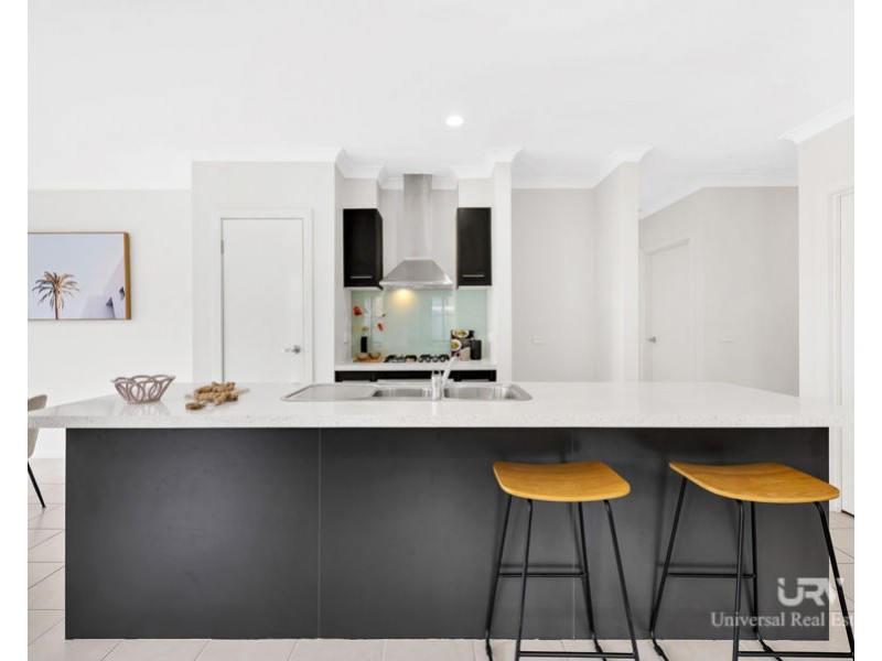 6 Pearce Way, Craigieburn VIC 3064