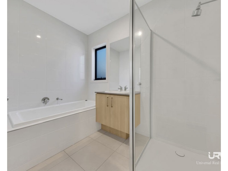 18 Pinaster Street, Wallan VIC 3756
