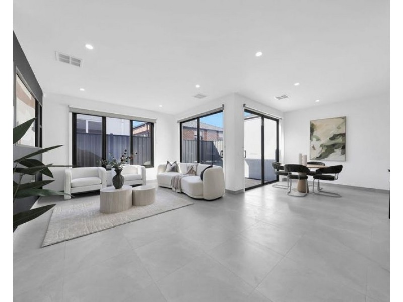 13 Slender Way, Mickleham VIC 3064